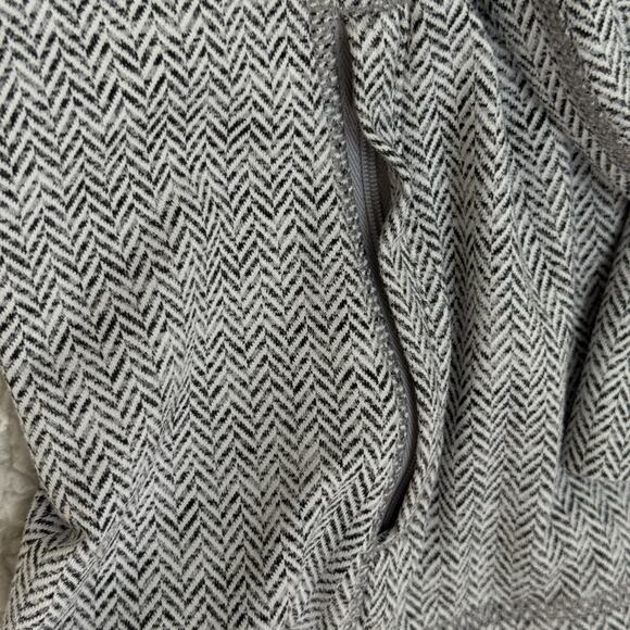 Old Navy Active Go Dry Women's Gray Zip-Up Jacket Size Medium Runs Large B&W - Picture 4 of 6